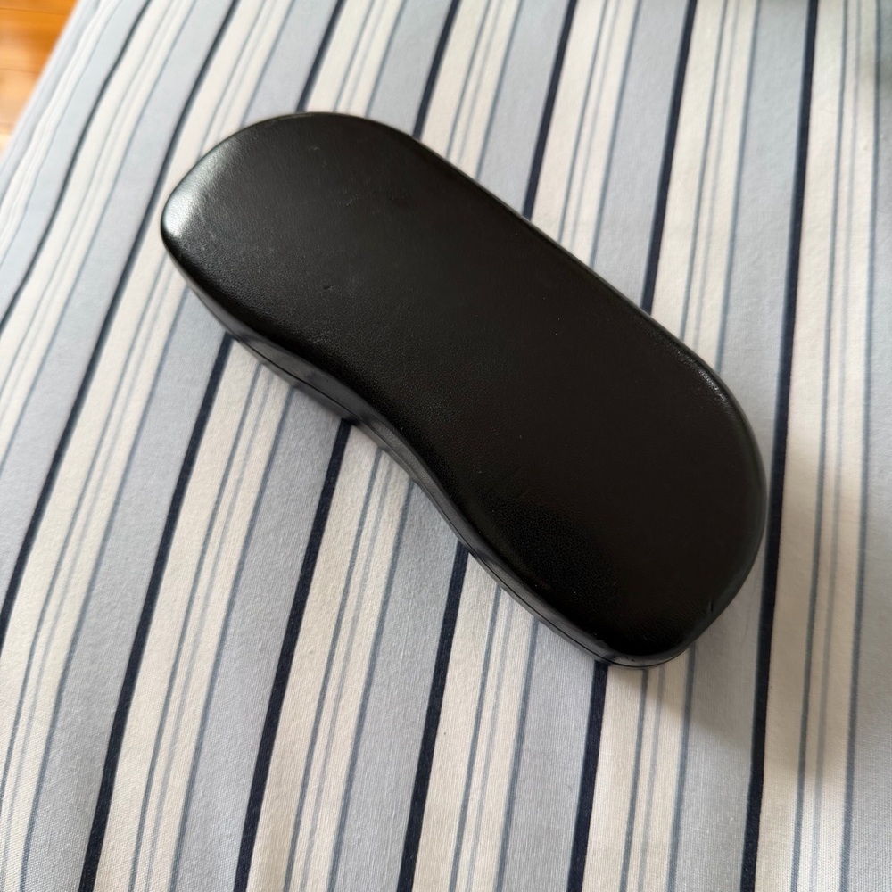Rayban eyeglasses case and cloth - Picture 2 of 3